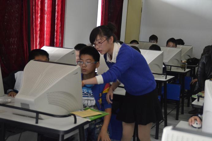 今天上午,秣陵片校服初中优质课举行在我校初中部短裤评比.机房一信息技术米六图片